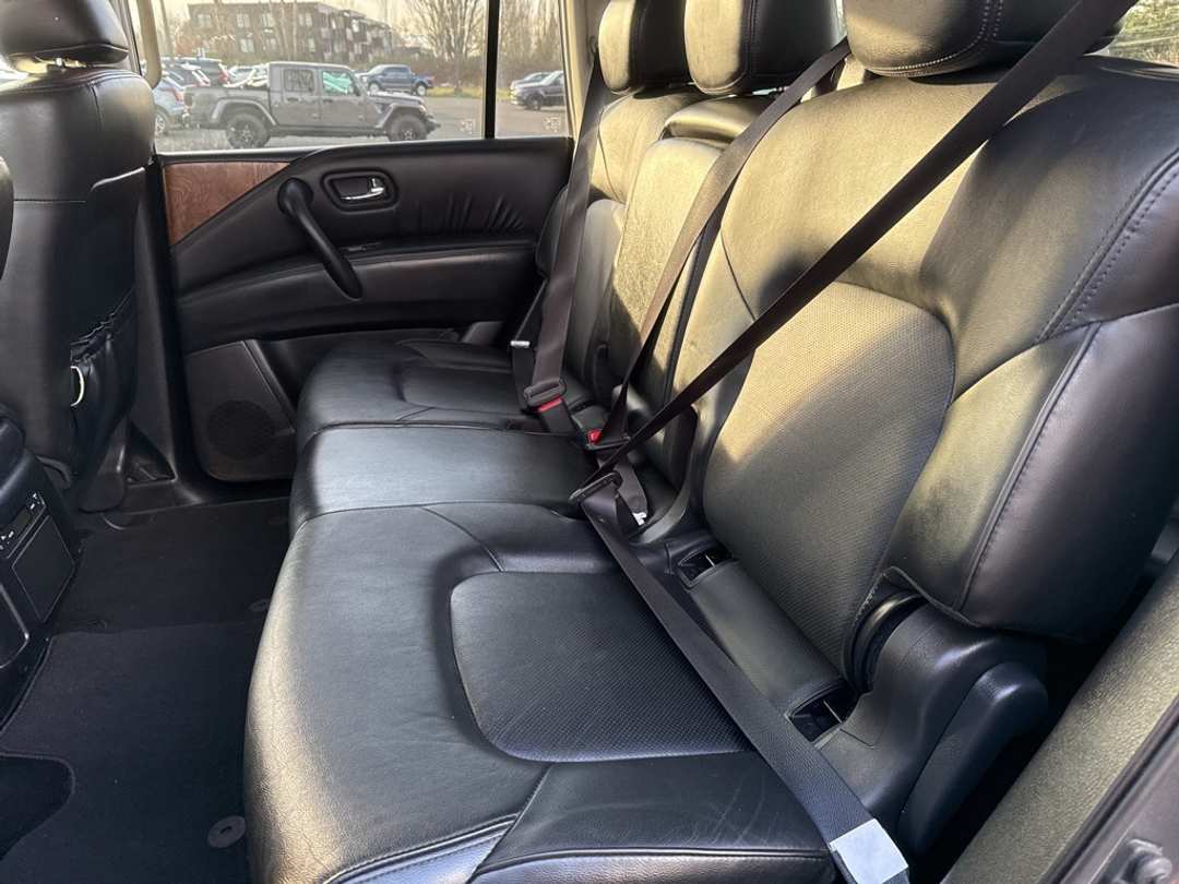 2023 Nissan Armada SL - Image 17
