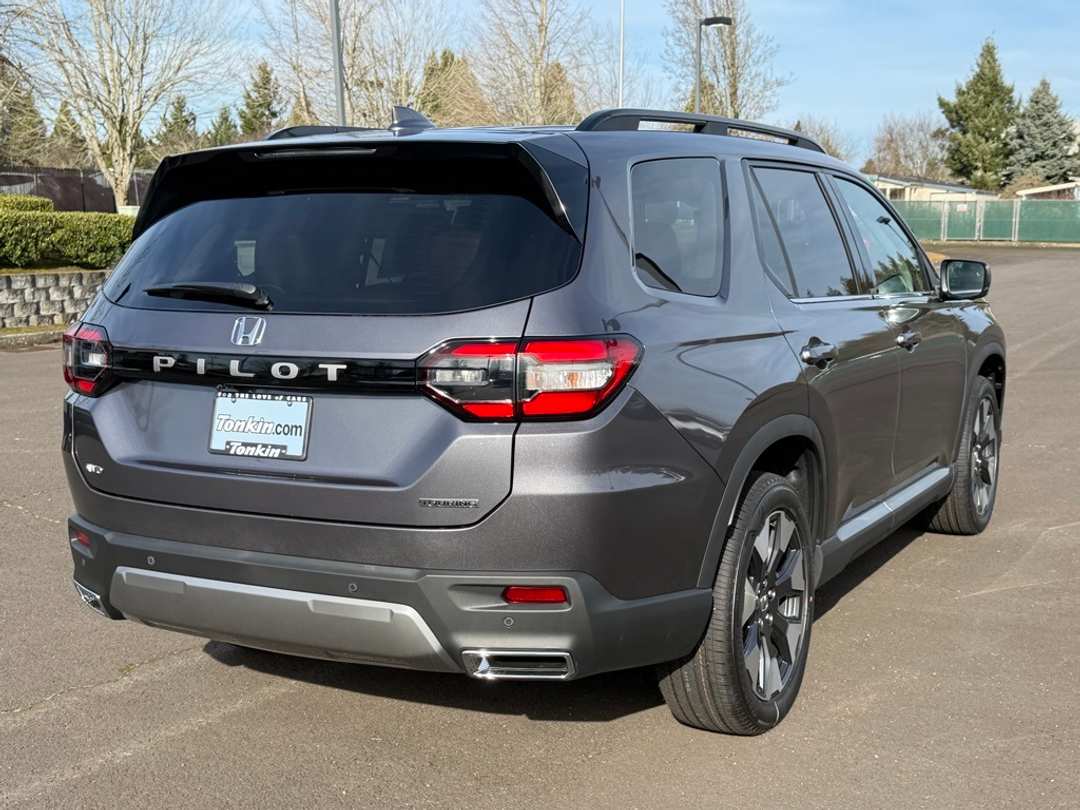 2026 Honda Pilot Touring - Image 8