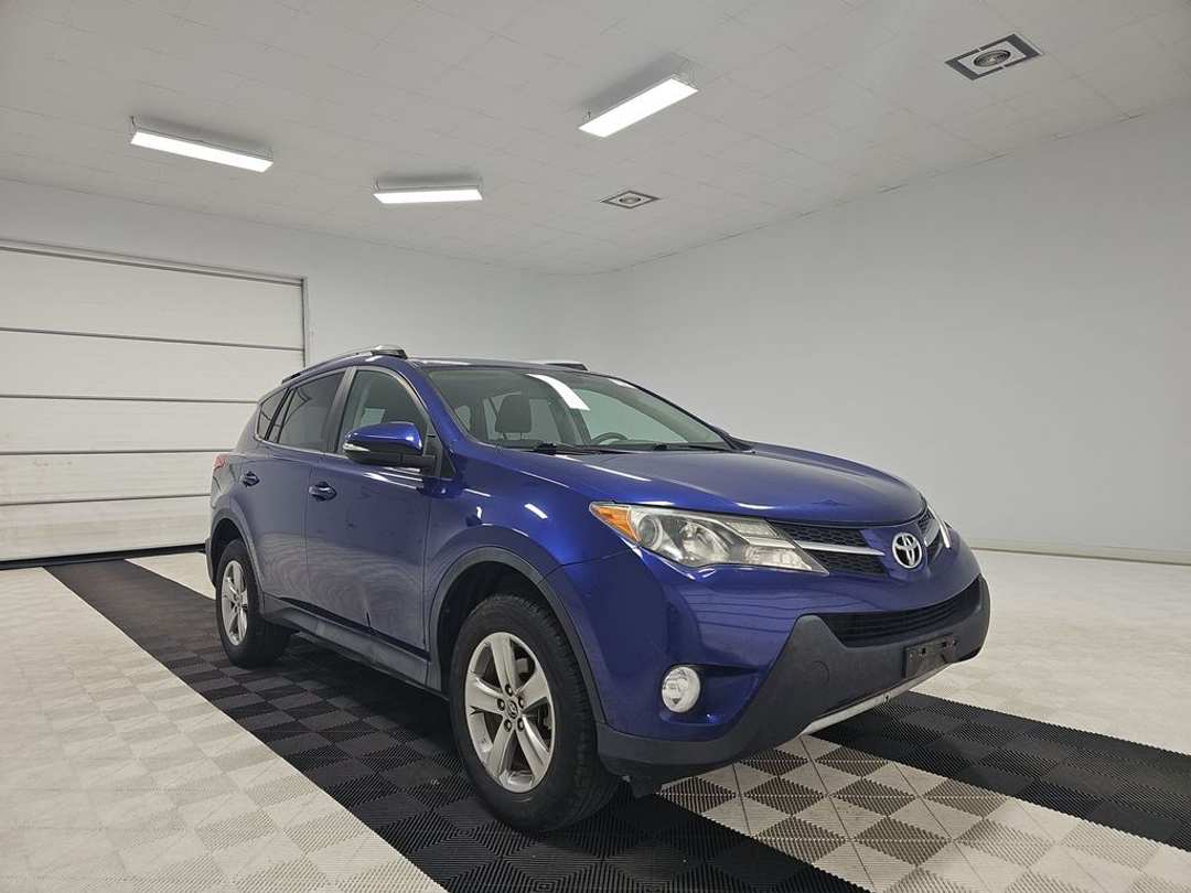 2015 Toyota Rav4 XLE - Image 2