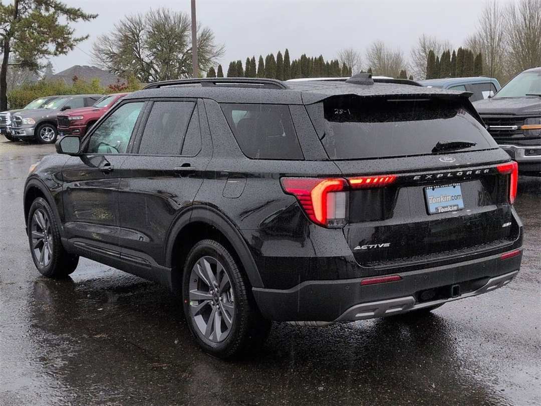 2026 Ford Explorer Active - Image 2