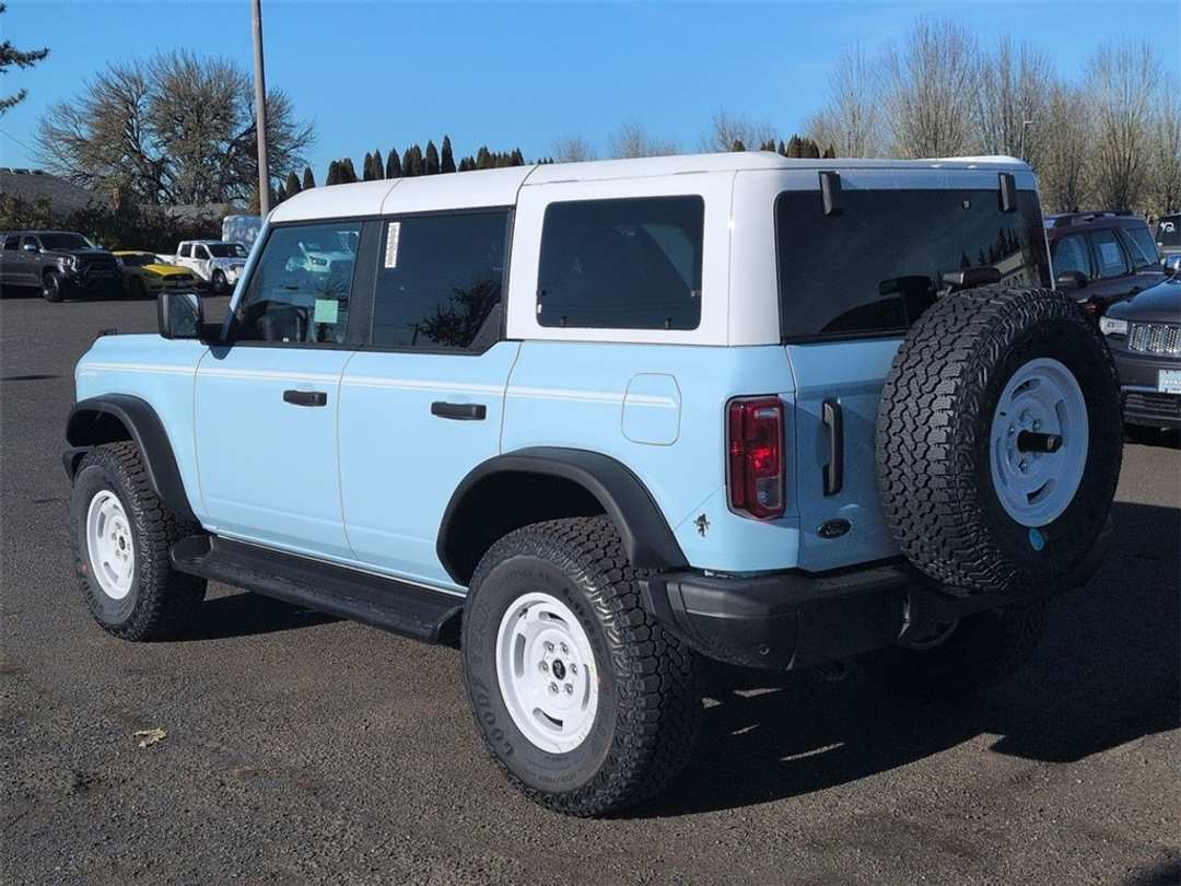 2025 Ford Bronco Heritage Edition - Image 3