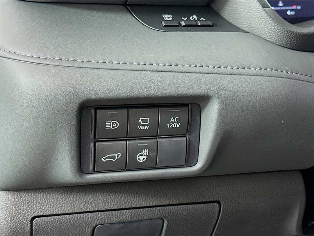 2026 Toyota Highlander Platinum - Image 10