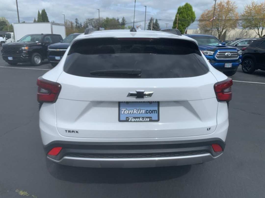 2025 Chevrolet Trax LT - Image 3