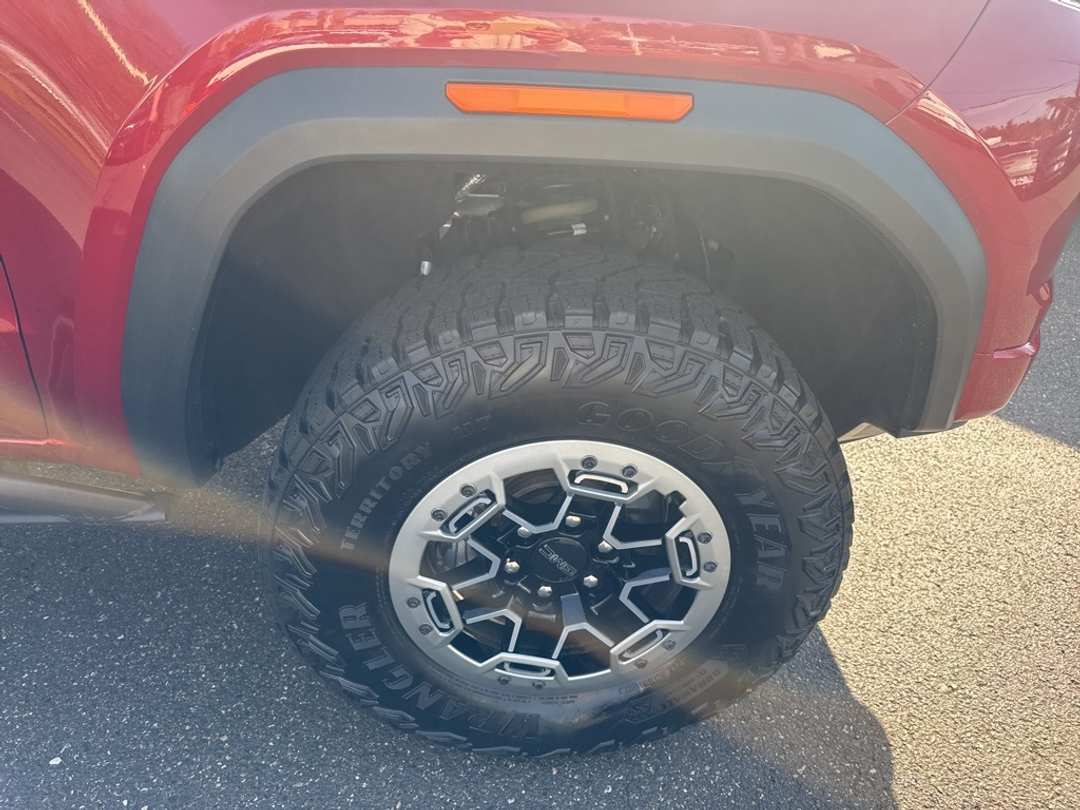 2023 GMC Canyon AT4X - Image 9