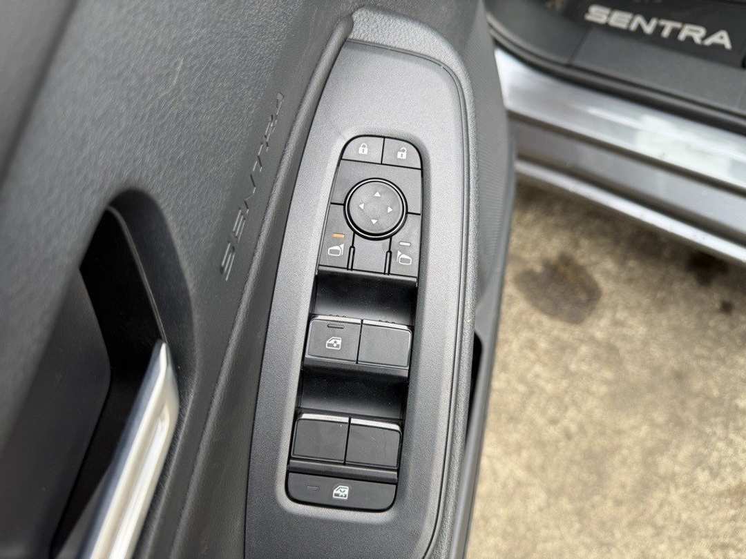 2026 Nissan Sentra SR - Image 12