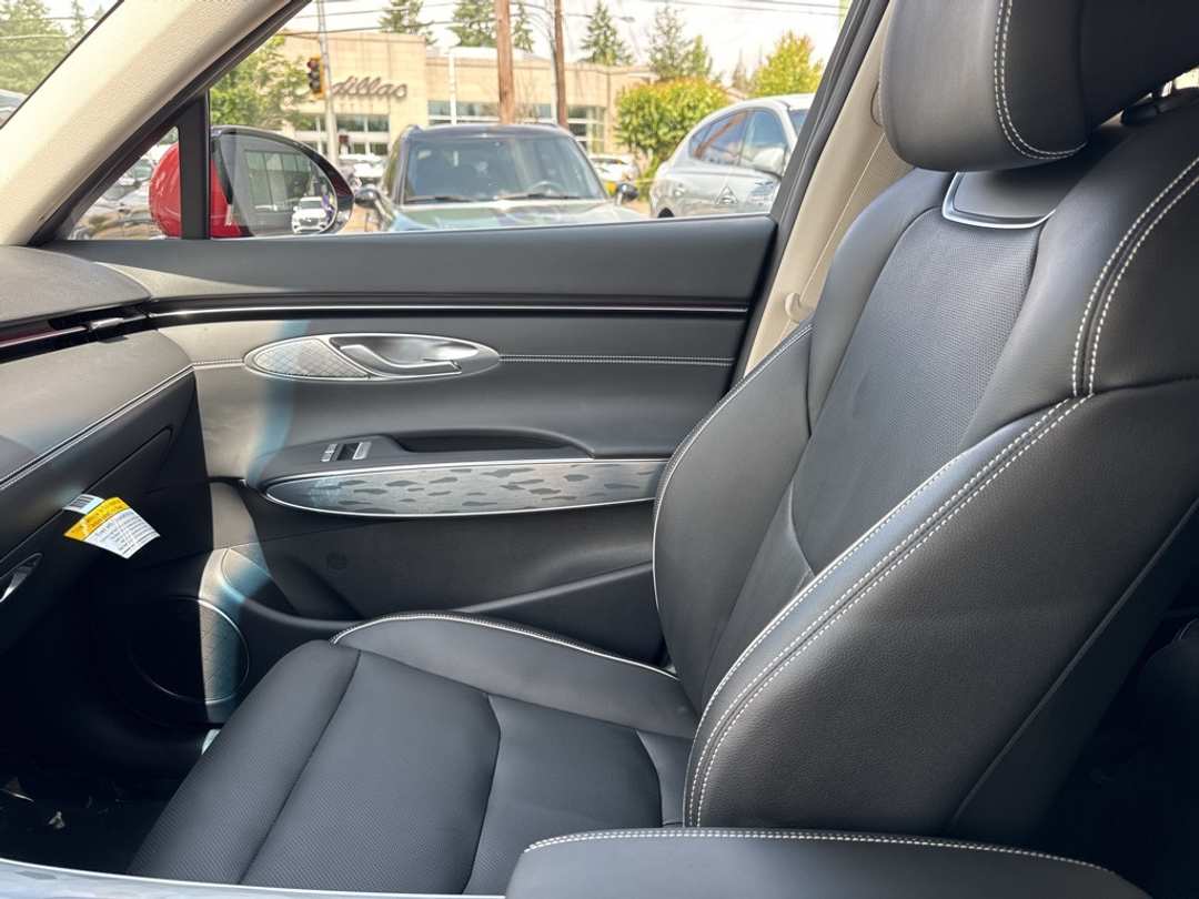 2026 Genesis Electrified Gv70 - Image 33