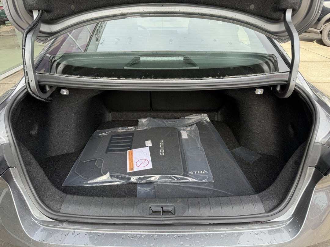 2026 Nissan Sentra SR - Image 10