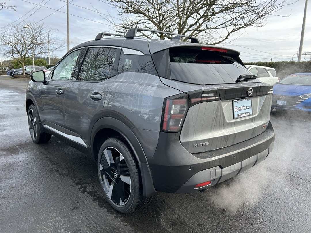 2025 Nissan Kicks SR - Image 7