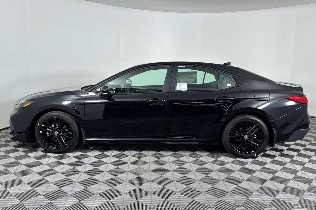 2026 Toyota Camry SE - Image 7