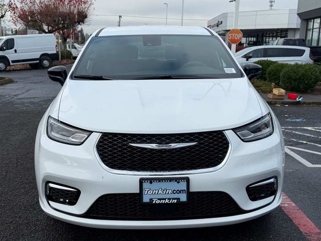 2026 Chrysler Pacifica Select - Image 3