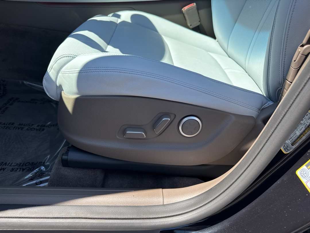 2026 Genesis Electrified Gv70 - Image 19