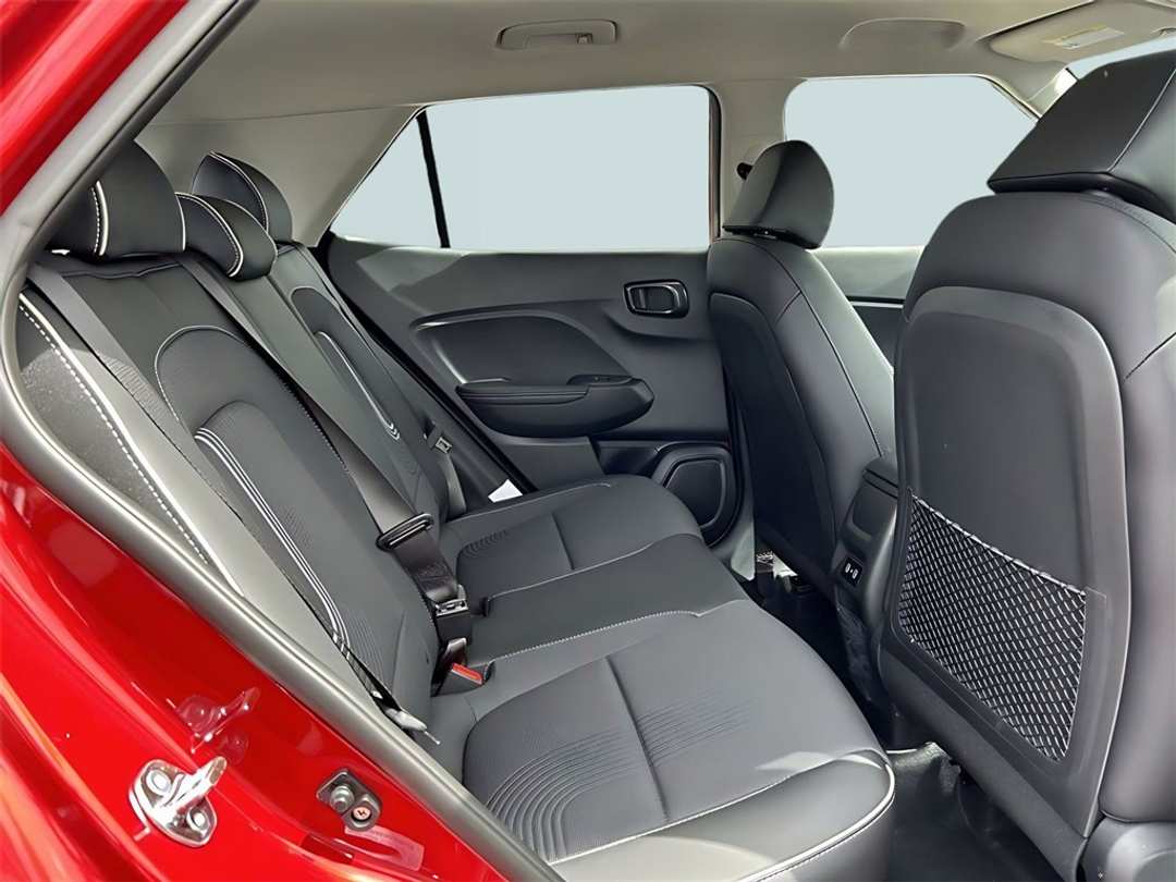 2025 Hyundai Venue Limited - Image 28