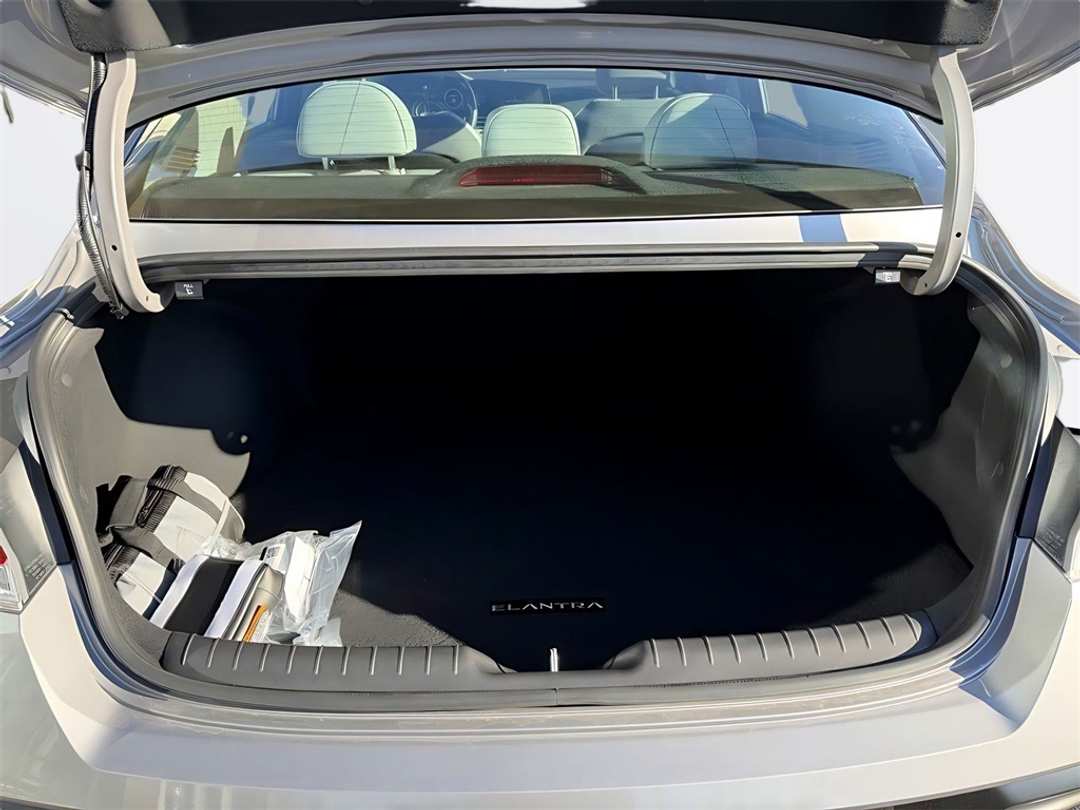 2026 Hyundai Elantra Limited - Image 10
