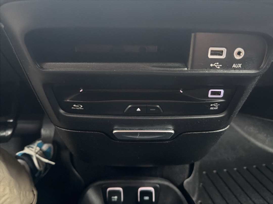 2019 Chrysler Pacifica Limited - Image 37
