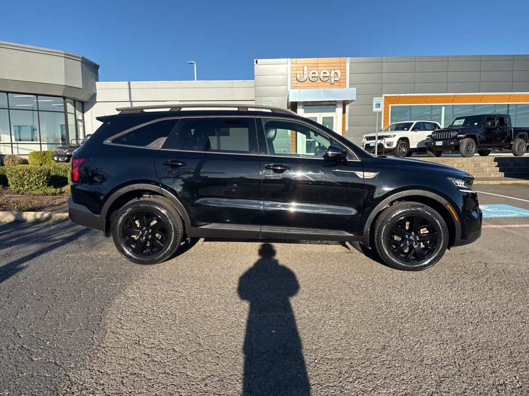 2022 Kia Sorento S - Image 8