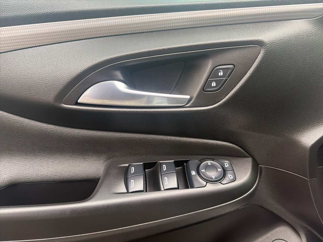 2025 Buick Envista Avenir - Image 12