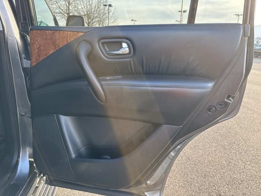 2023 Nissan Armada SL - Image 21