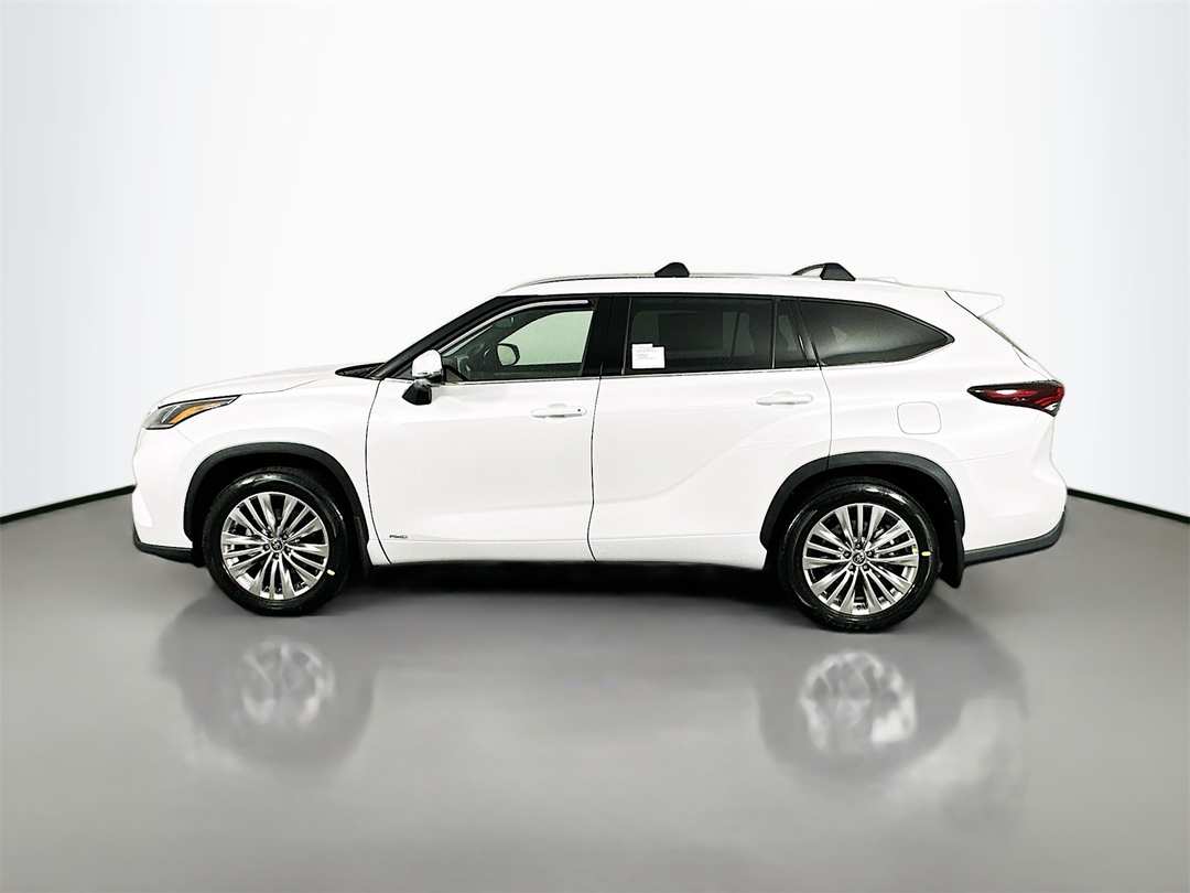 2026 Toyota Highlander Platinum - Image 4
