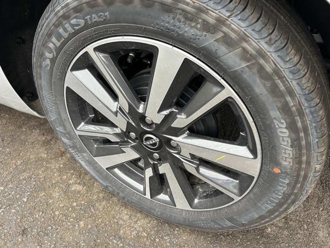 2025 Nissan Versa 1.6 SV - Image 8