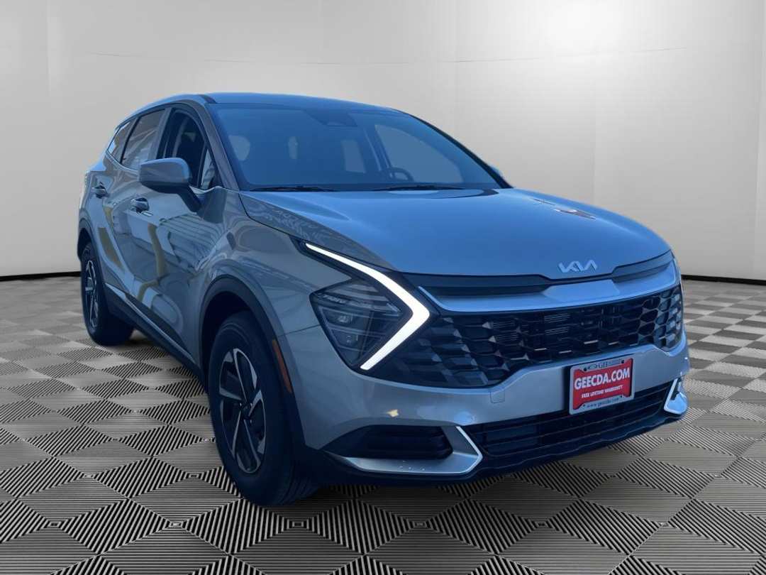 2025 Kia Sportage LX - Image 3