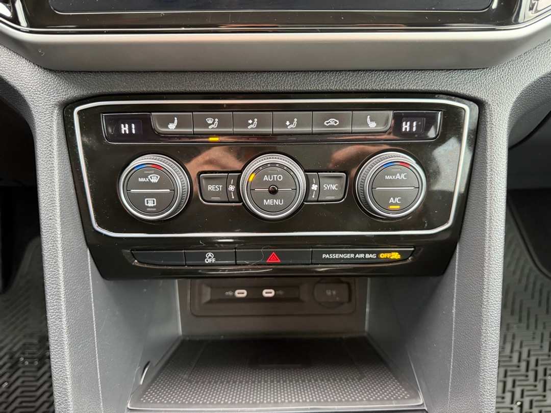 2023 Volkswagen Atlas 3.6L V6 SE w/Technology - Image 24