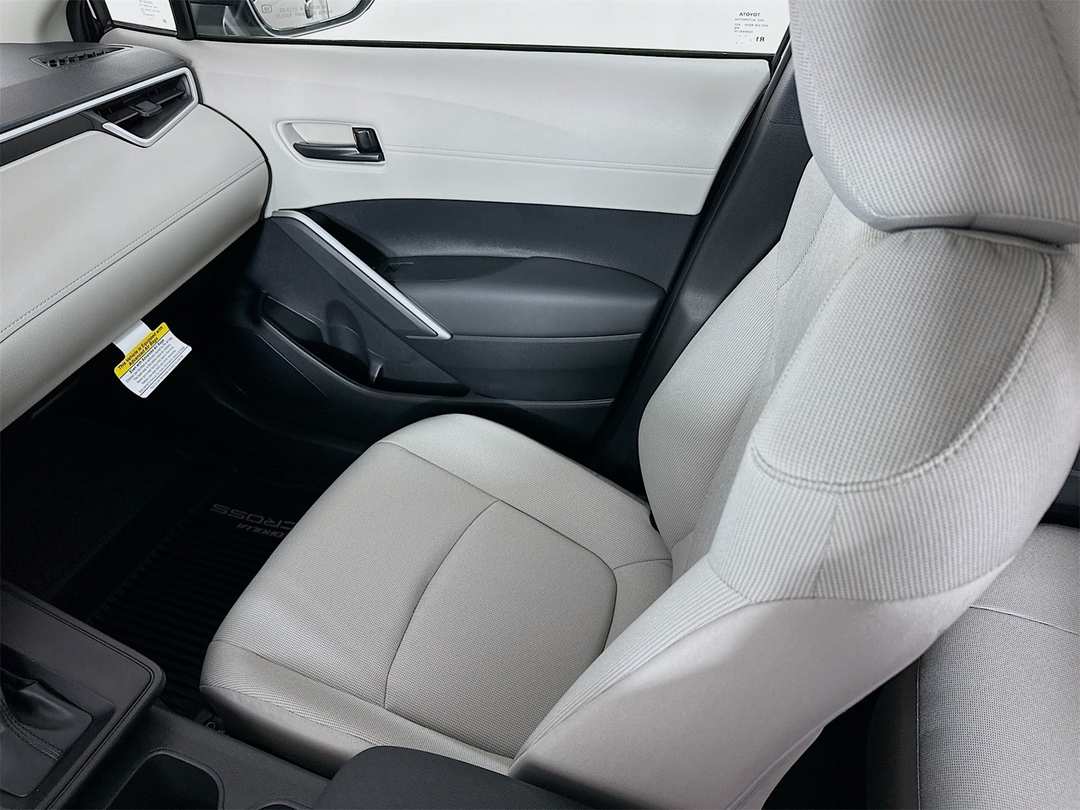 2026 Toyota Corolla Cross L - Image 22
