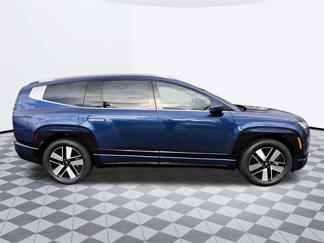 2026 Hyundai Ioniq 9 SEL - Image 8