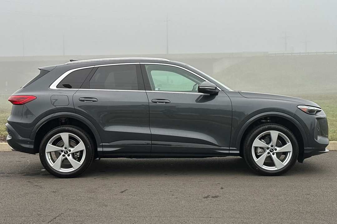 2025 Audi Q5 2.0T Premium Plus - Image 2
