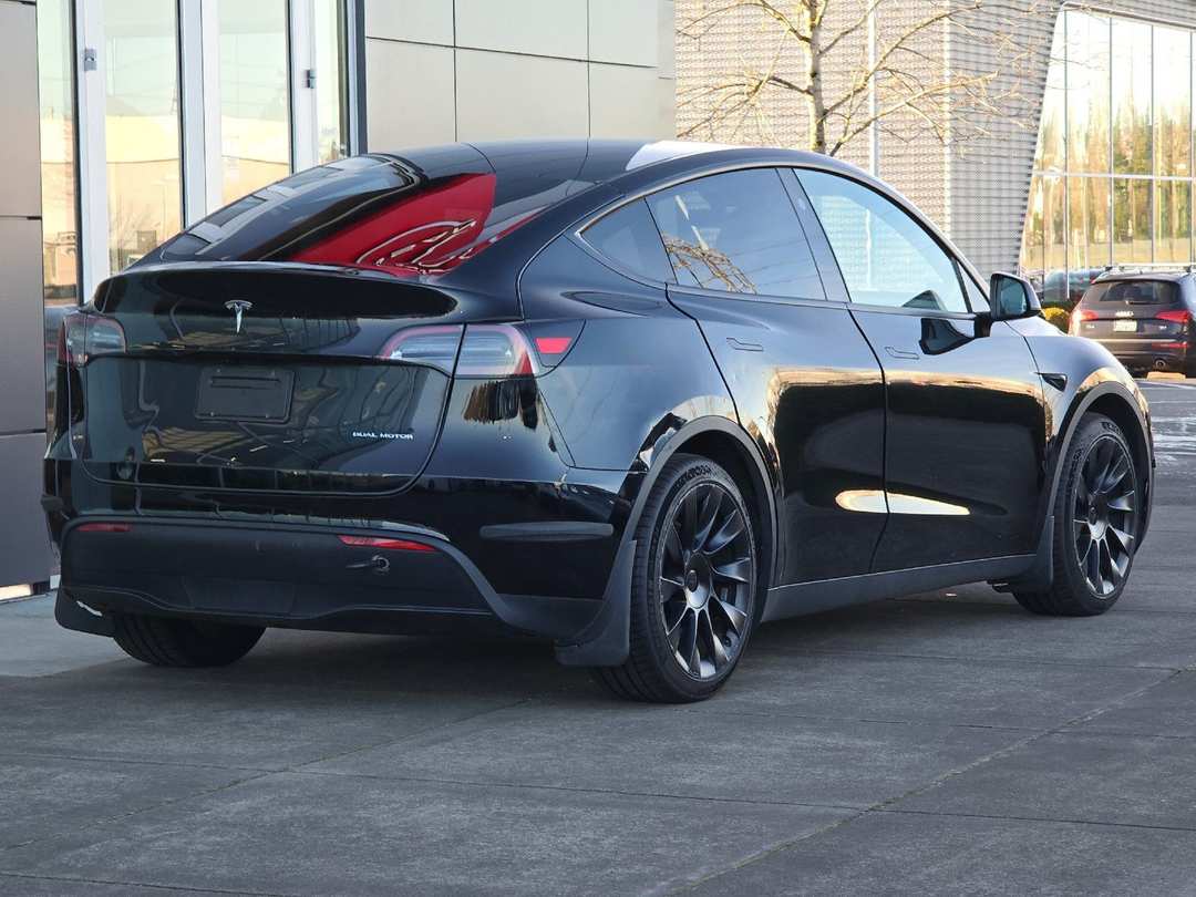 2023 Tesla Model Y Long Range - Image 3