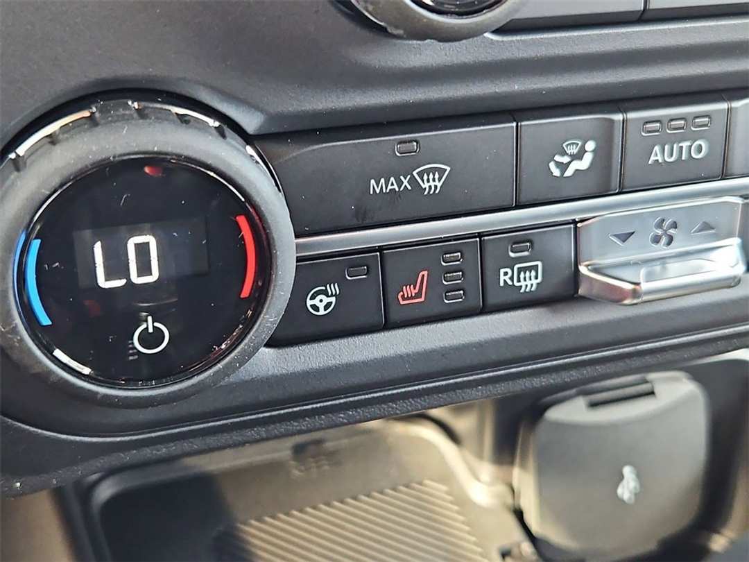 2025 Ford Bronco Outer Banks - Image 22