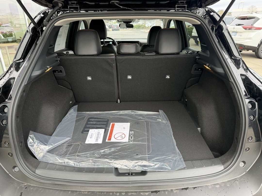 2026 Nissan Kicks SR - Image 10