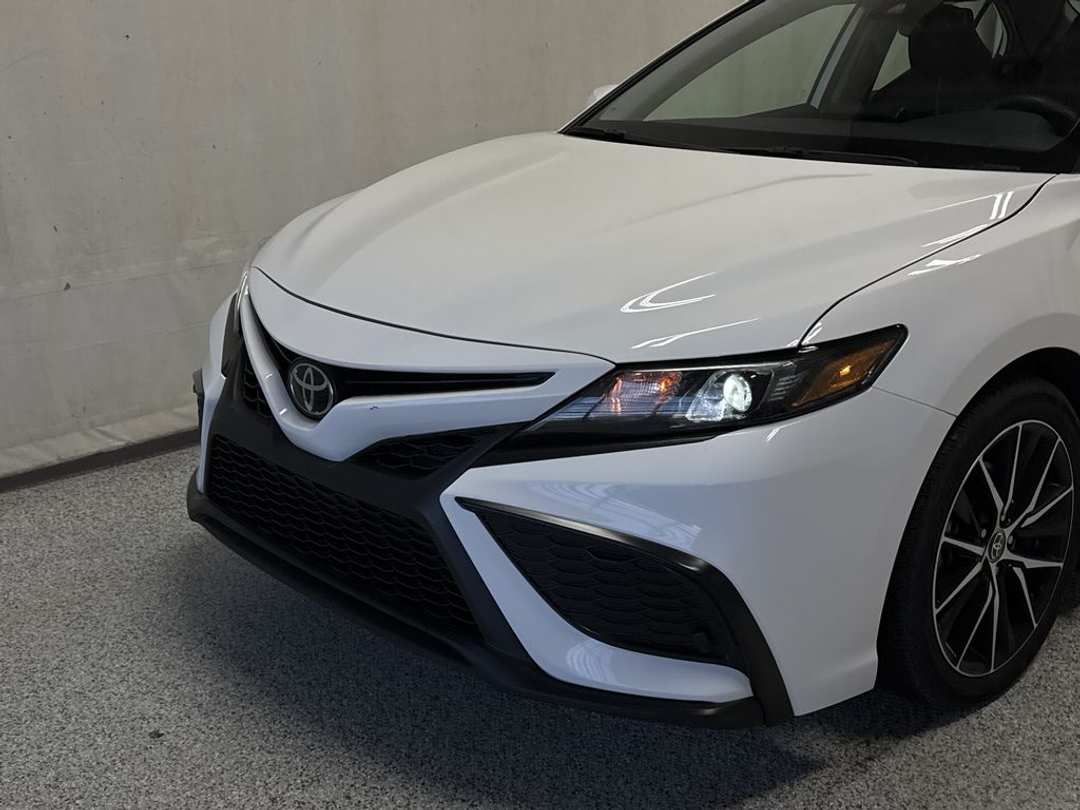 2024 Toyota Camry SE - Image 3