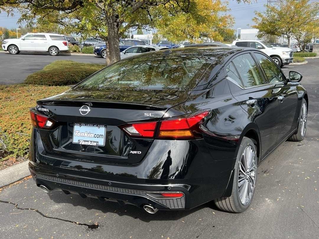 2025 Nissan Altima 2.5 SL - Image 6