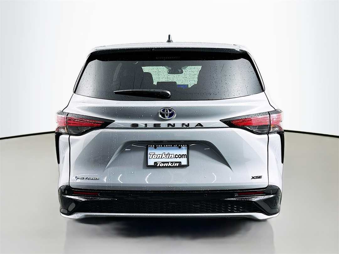 2025 Toyota Sienna XSE - Image 6