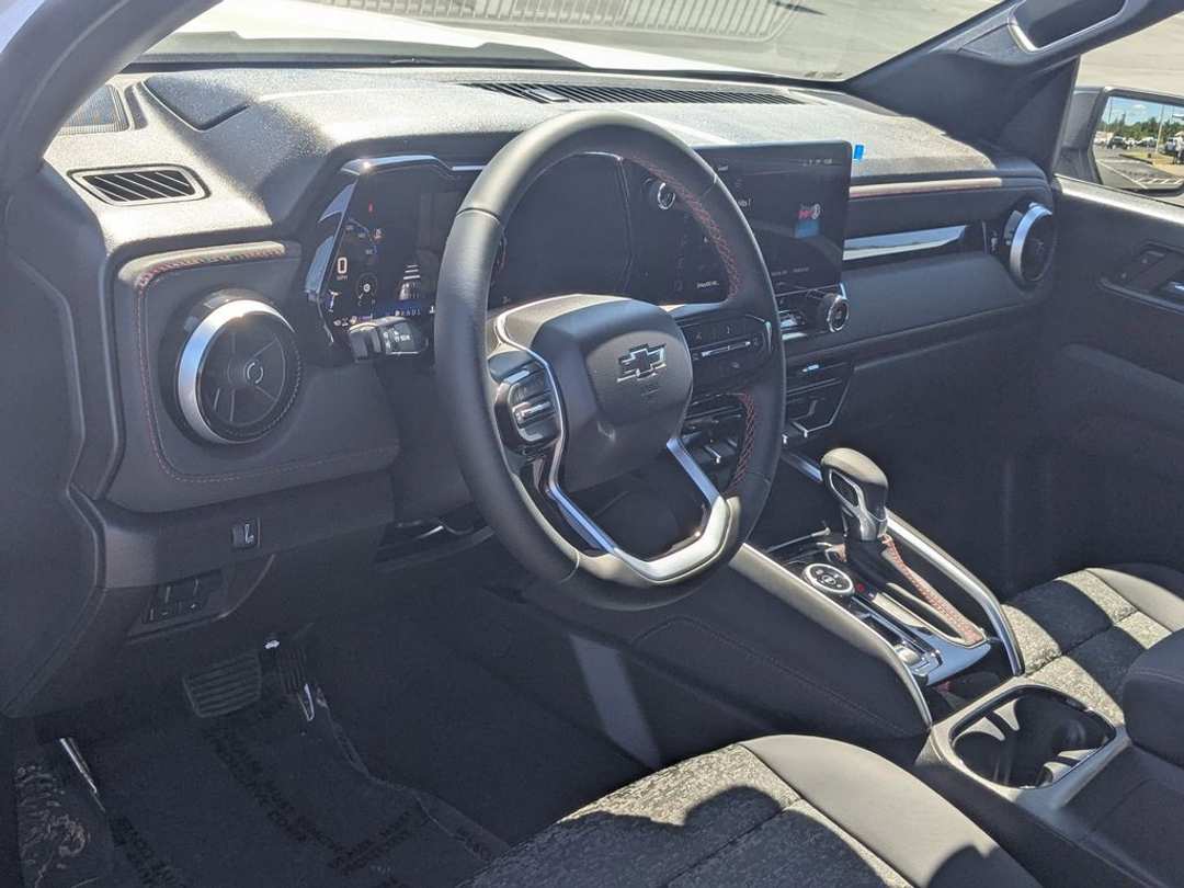 2025 Chevrolet Colorado Z71 - Image 10