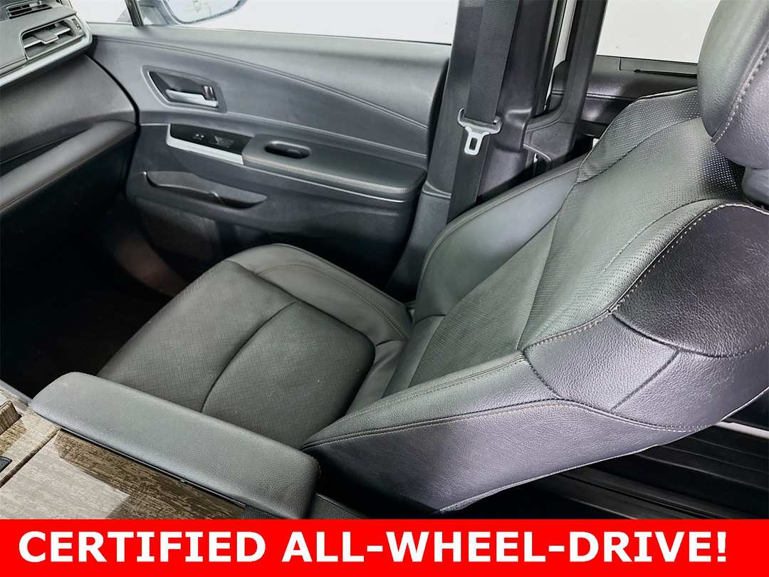2025 Toyota Sienna Platinum - Image 25