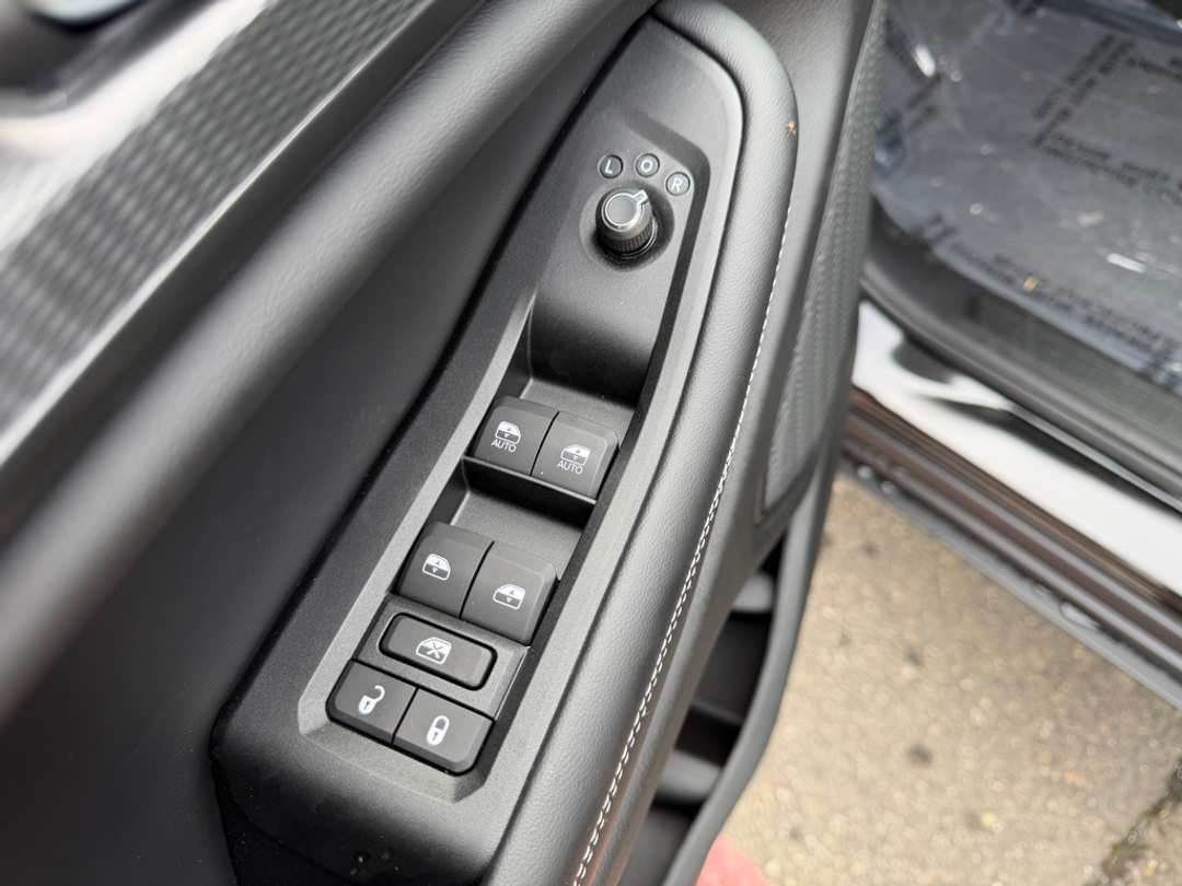 2025 Jeep Grand Cherokee Laredo X - Image 11