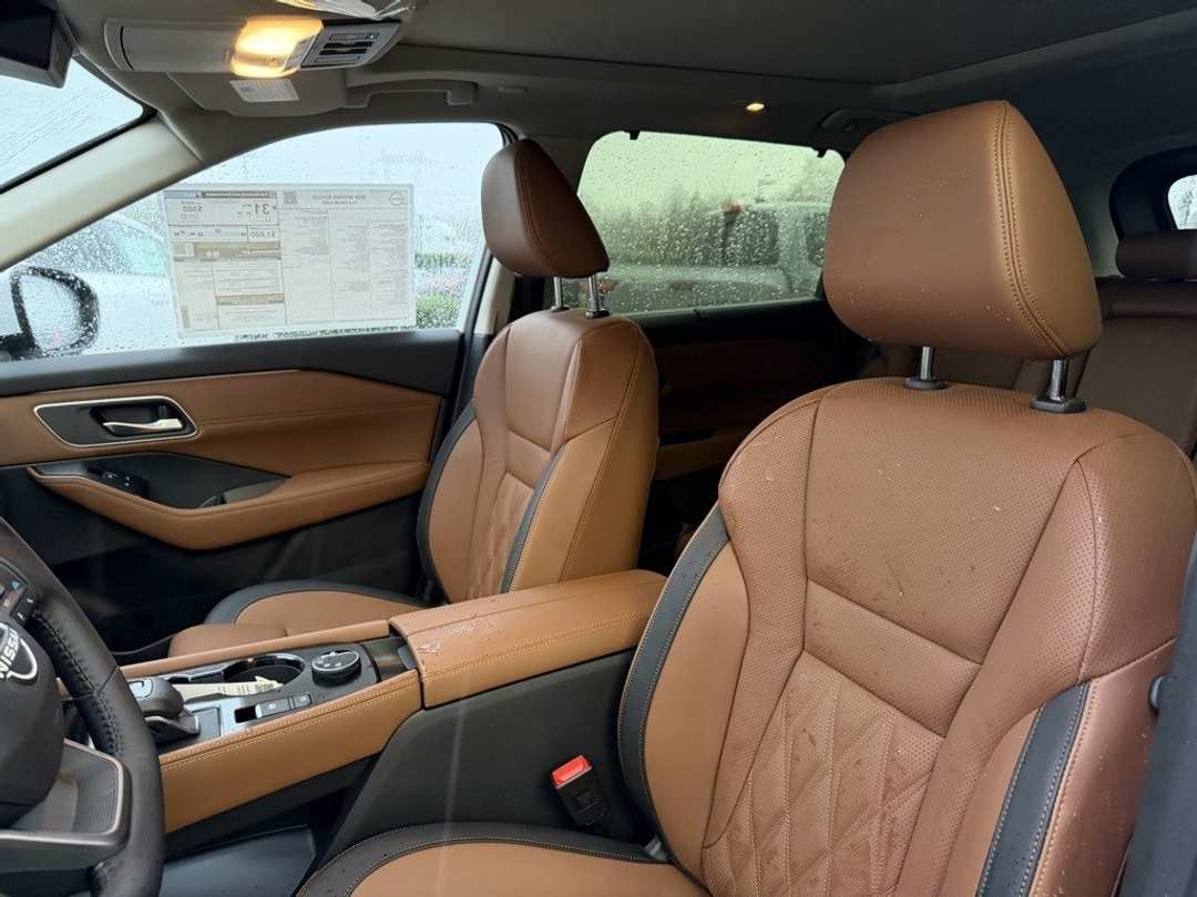 2026 Nissan Rogue Platinum - Image 15