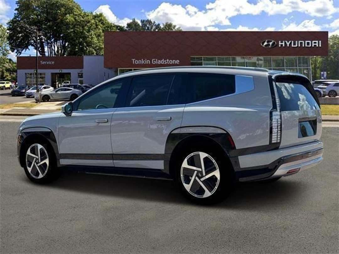 2026 Hyundai Ioniq 9 Performance Limited - Image 4