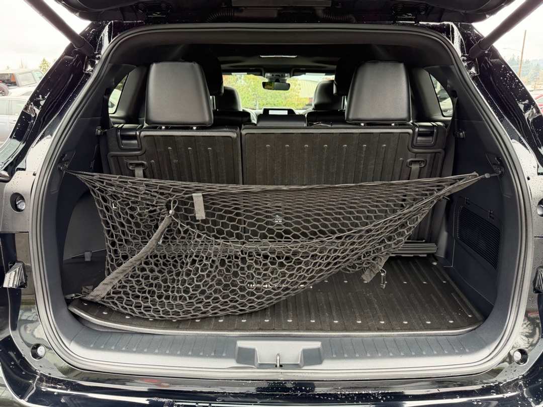 2025 Toyota Highlander XSE - Image 11