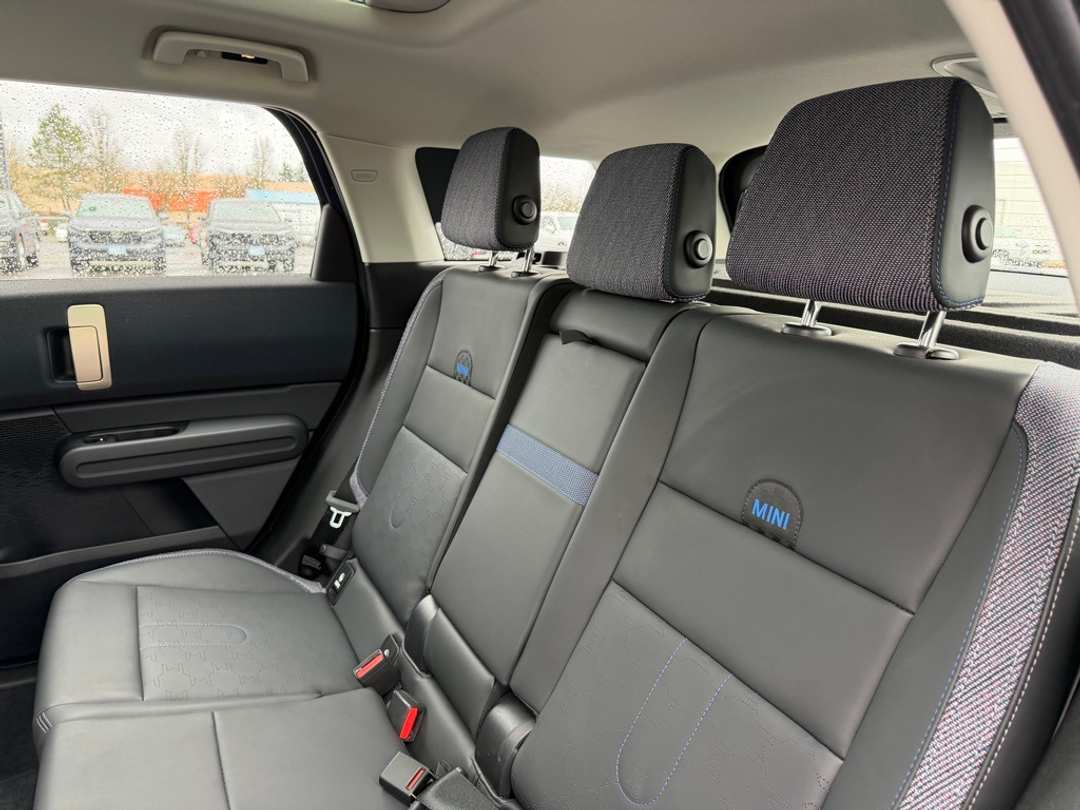 2025 MINI Cooper S Countryman Signature Plus - Image 31