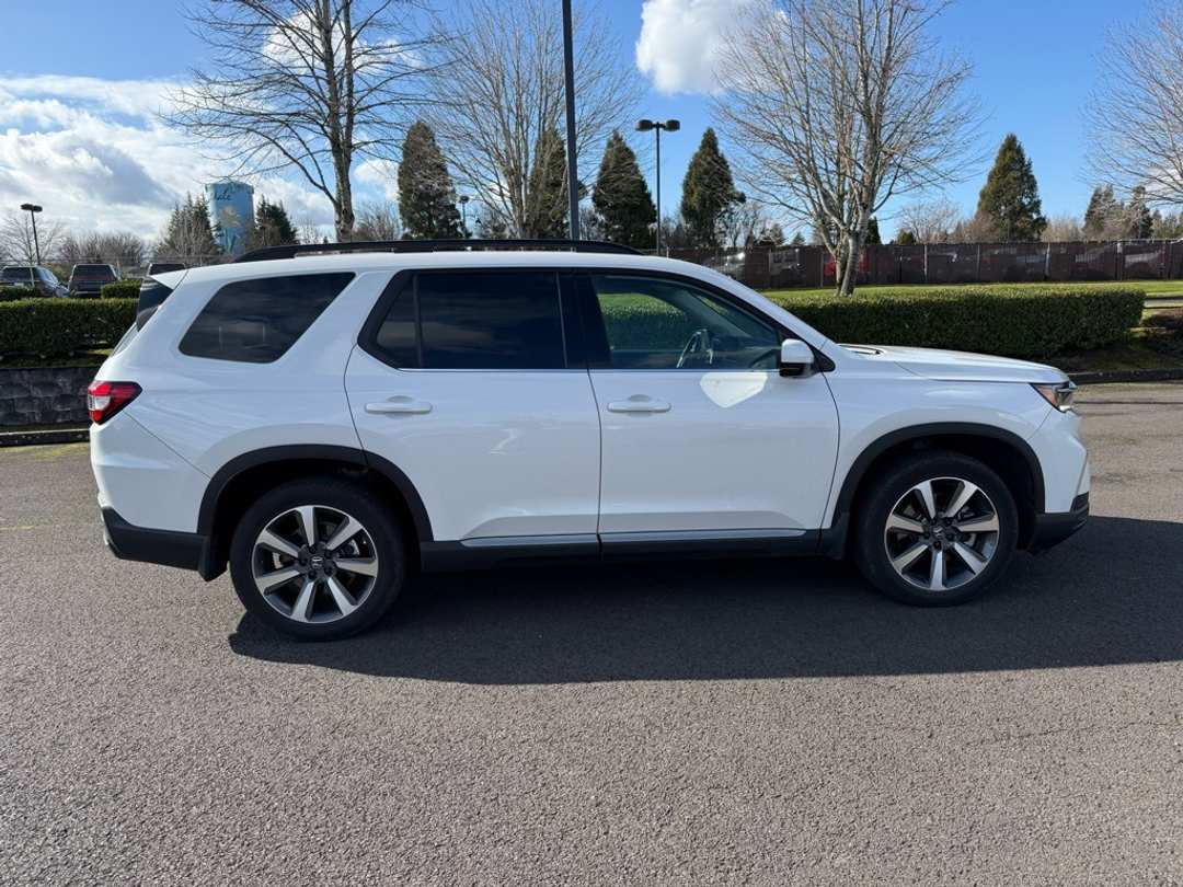 2025 Honda Pilot Elite - Image 8