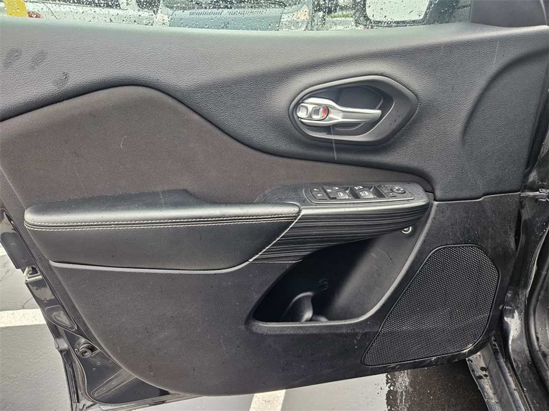 2016 Jeep Cherokee Latitude - Image 10