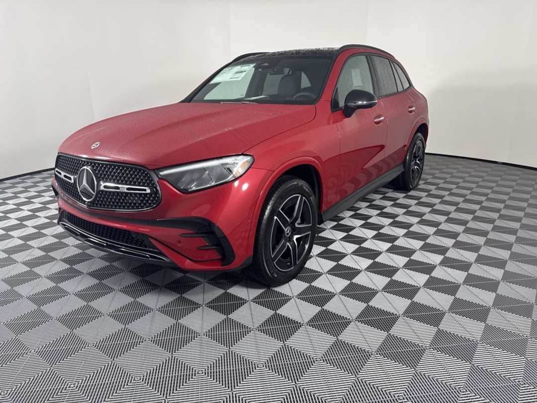 2026 Mercedes-Benz GLC 300 - Image 3
