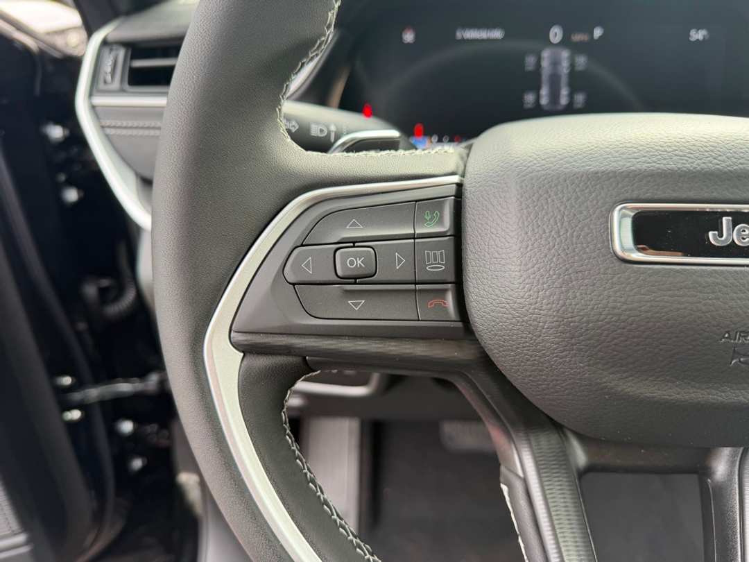 2025 Jeep Grand Cherokee Laredo X - Image 19