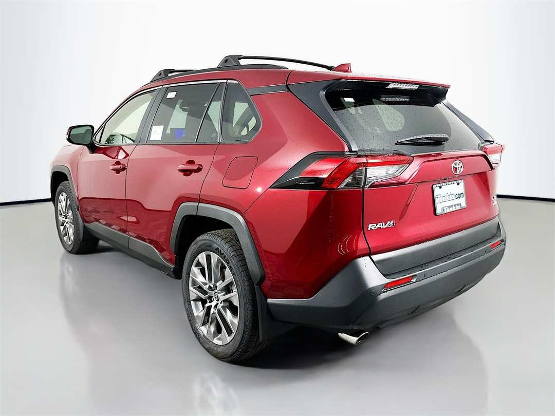 2025 Toyota Rav4 XLE Premium - Image 5