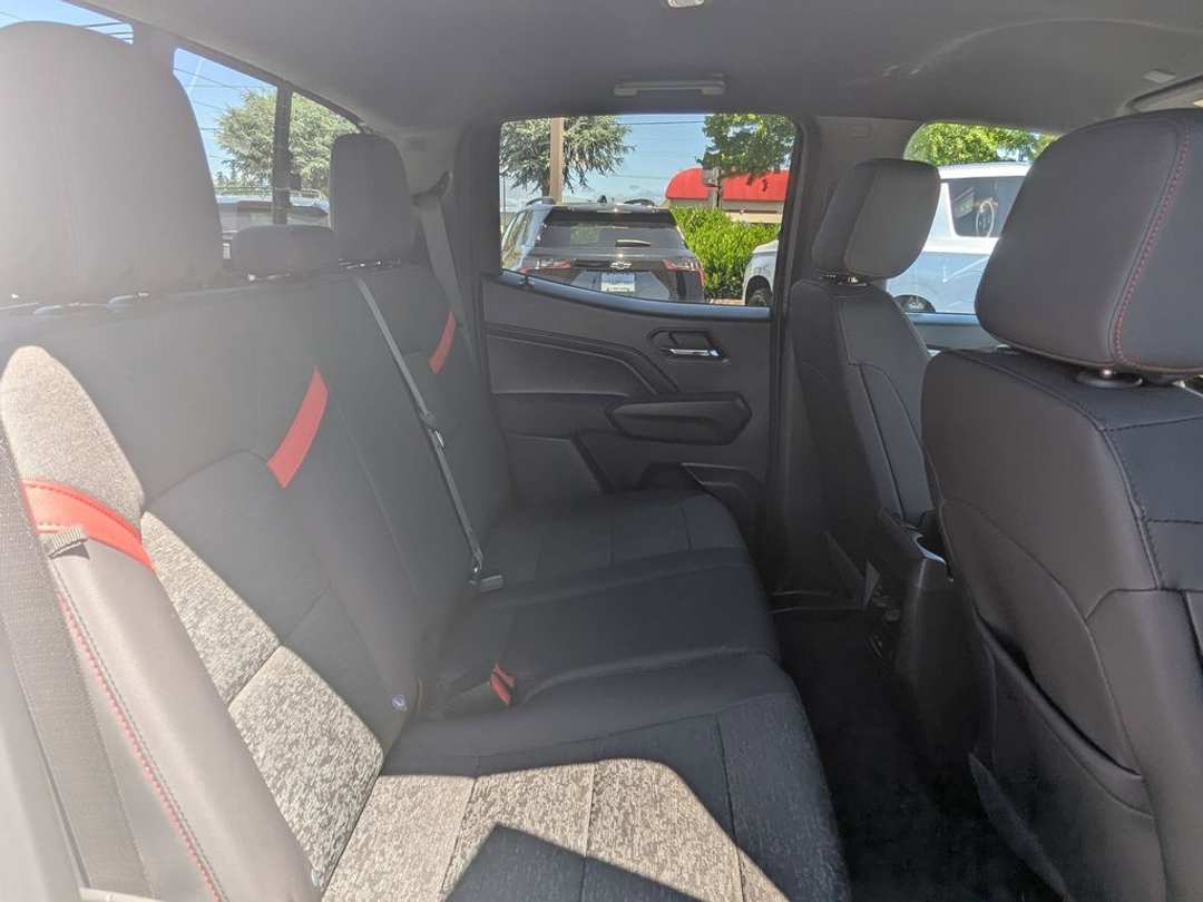 2025 Chevrolet Colorado Z71 - Image 26