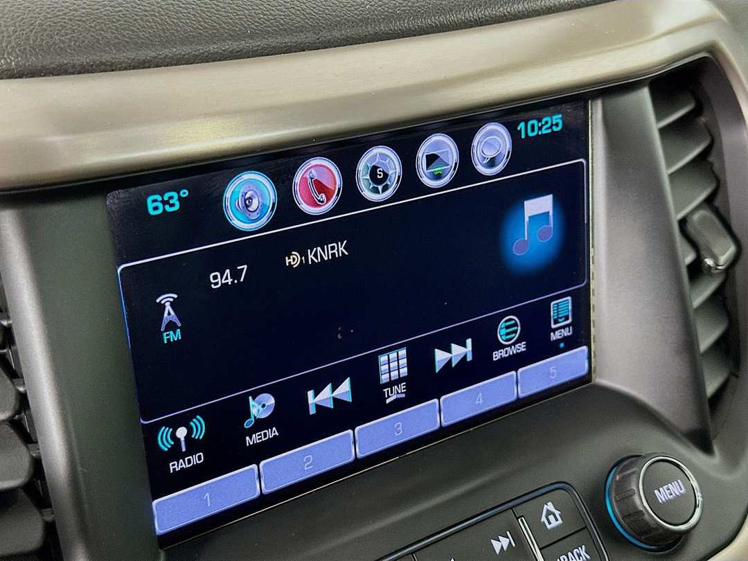 2017 GMC Acadia Denali - Image 16