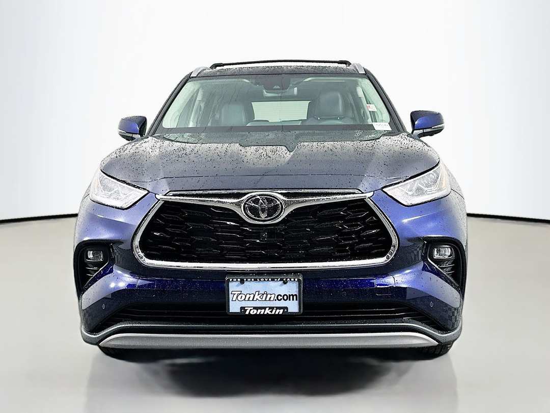 2026 Toyota Highlander Platinum - Image 2