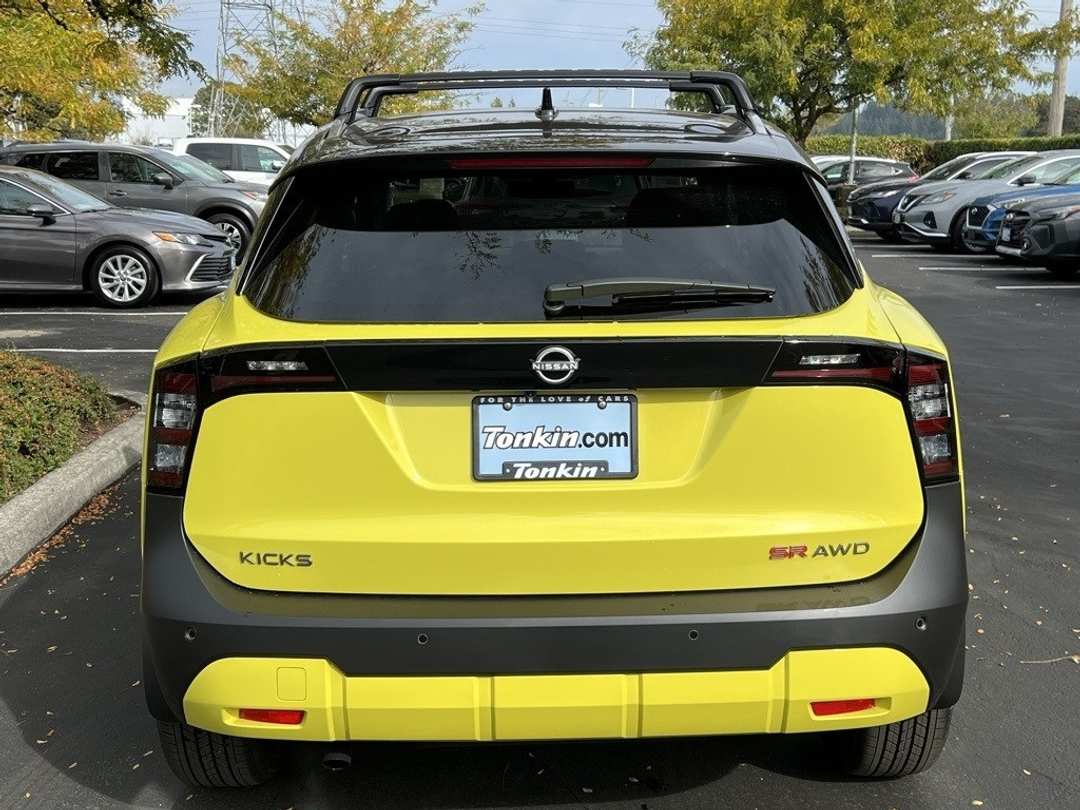 2026 Nissan Kicks SR - Image 5
